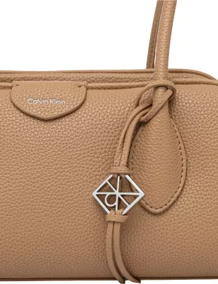Çantë supi për femra Calvin Klein Emblem Trio Pebble LV04F3743G, bezhë e çelët