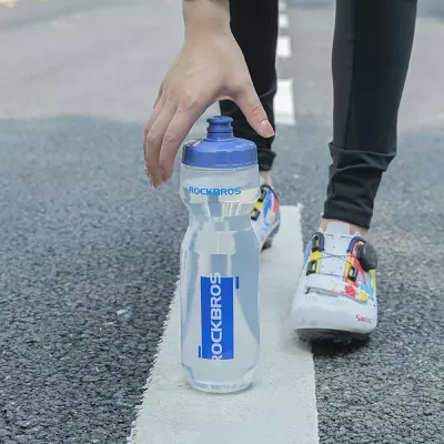 Shishe uji për biçikletë Rockbros Sports Bottle 750 ml, transparente me grykë blu