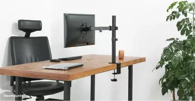 Mbajtës tavoline Newstar FPMA-D550BLACK për ekrane deri në 32", i zi