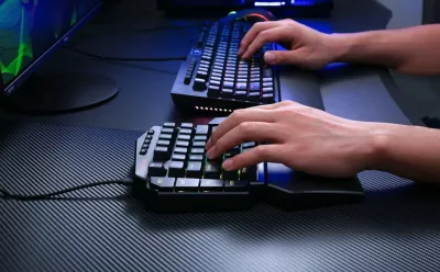 Tastierë gaming njëdorëshe mekanike Redragon K585 DITI, RGB, 42 taste, 7 makro, me kabllo USB, e zezë