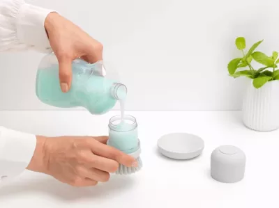 Furçë për larje enësh BRABANTIA SinkSide MPN 302640, me dispenser sapuni 0.1 L, me mbajtëse, gri e çelët