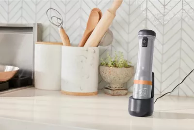 Blender dore pa kabllo Black&Decker BCKM1016KSG 7.2V 2Ah Li-Ion, 5 shpejtësi, 6 shtojca, set me gotë 700 ml, gri