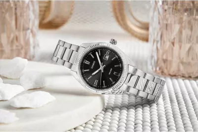 Orë dore për femra CASIO, e zezë