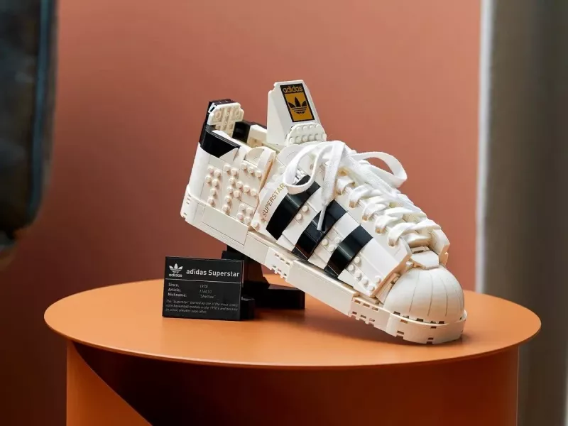 Set LEGO Adidas Originals Superstar, 731 pjesë