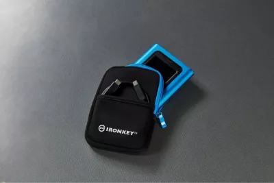 SSD i jashtëm Kingston IronKey Vault Privacy 80, 3.84 TB, Blue