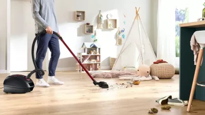 Fshesë me korent BOSCH Serie 4 BGB41POW1, 850 W, me qese, e zezë