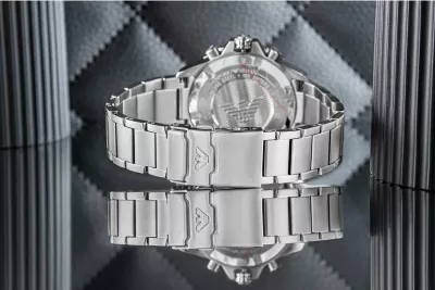 Orë dore meshkujsh Emporio Armani World Explorer AR11739, e zezë/argjendtë, set me kuti