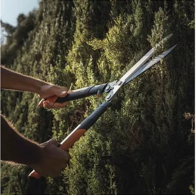 Gërshërë shkurresh Fiskars PowerGear X HSX92, teh i drejtë, doreza zezë/portokalli