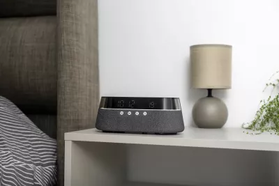 Altoparlant Bluetooth Moye Hemera 15W, orë alarmi me FM radio, dritë nate RGB, karikim pa kabllo Qi 5-15W, bateri 1800mAh, USB-C, zi/gri