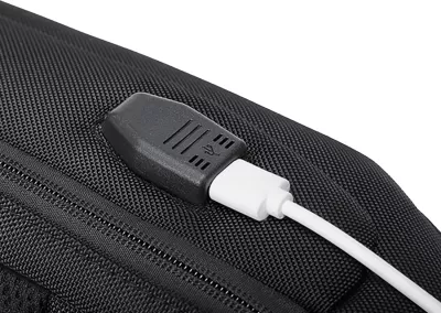 Çantë shpine një sup Wozinsky Premium me port USB dhe bravë kundër vjedhjes, e zezë