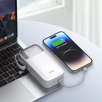 Power bank LDNIO PQ30 30000mAh 22.5W me kabllo të integrume USB-C/Lightning, 2 porta USB, e bardhë