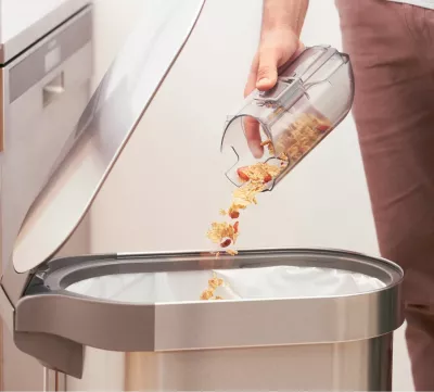 Fshesë me korrent 2-në-1 Black&Decker BHFEA515J 18V, bateri e integrume 1.5Ah, enë 500 ml, set me grykë të ngushtë dhe karikues