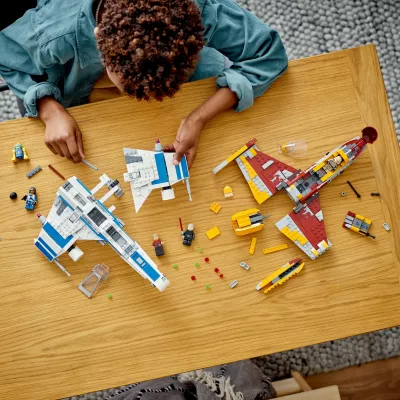 Set ndërtimi LEGO Star Wars New Republic E-Wing vs Shin Hati’s Starfighter 1056 pjesë, shumëngjyrësh