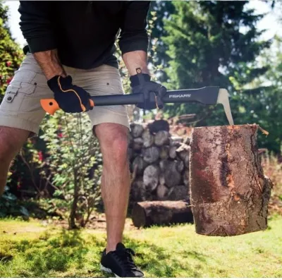 Mjet për drurë sappie, Fiskars XA22 1003623, bosht i gjatë 78 cm, grep çeliku me dhëmbëza, peshë rreth 0.75–1.02 kg, e zezë/portokalli
