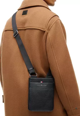 Çantë crossbody Tommy Hilfiger TH Central Mini Crossover AM0AM14697 për meshkuj, e zezë