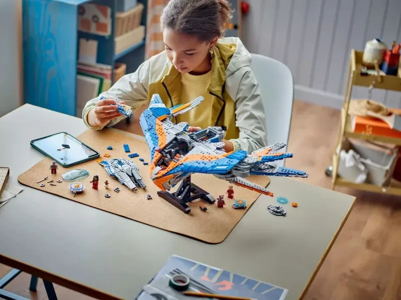 Set LEGO Marvel 76286 Milano Spaceship, 5 minifigura, Blu dhe Portokalli