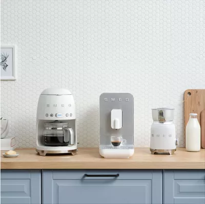 Aparat kafe SMEG DCF02WHEU, 10 filxhanë, automatik, bardhë