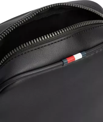 Çantë crossbody për meshkuj Tommy Hilfiger TH Foundation Mini Reporter AM0AM14845, e zezë