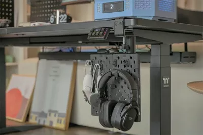 Pegboard gaming Thermaltake i vogël, çelik, i zi