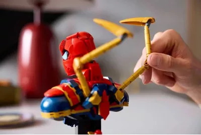 Set LEGO Marvel Iron Spider-Man bust