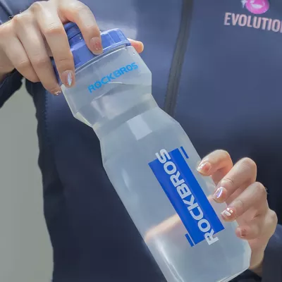 Shishe uji për biçikletë Rockbros Sports Bottle 750 ml, transparente me grykë blu