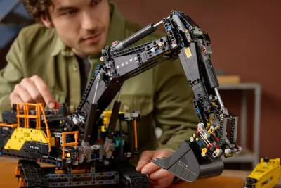 Set LEGO Technic Volvo EC500 Hybrid Excavator, 42215, për të rritur, e zezë/verdhe