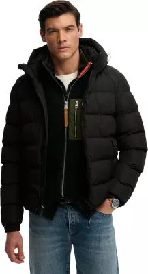 Jakne puffer me kapuç Superdry SDM5011905A për meshkuj, e zezë