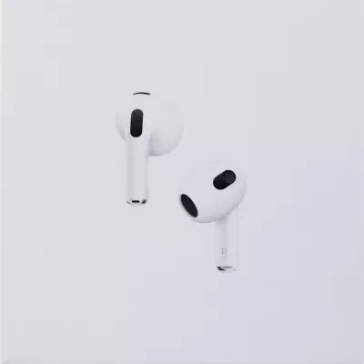 Kufje Apple AirPods gjenerata e 3-të me kuti karikimi Lightning, të bardha