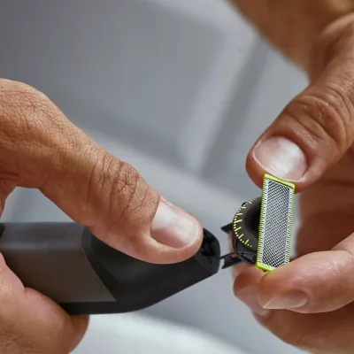 Makinë rroje Philips OneBlade Pro 360 QP6652/61, për fytyrë & trup, 120 min bateri, IPX7, gri, set me krehër preciz 20 gjatësive