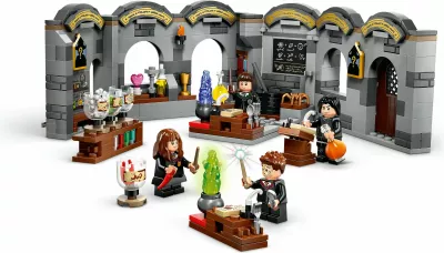 Set ndërtimi LEGO Harry Potter 76431, Kështjella Hogwarts, Klasa e Eliksirëve, multingjyrësh