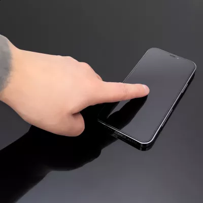 Xham i temperuar Wozinsky Full Glue për iPhone 15, 2 copë, me kornizë të zezë