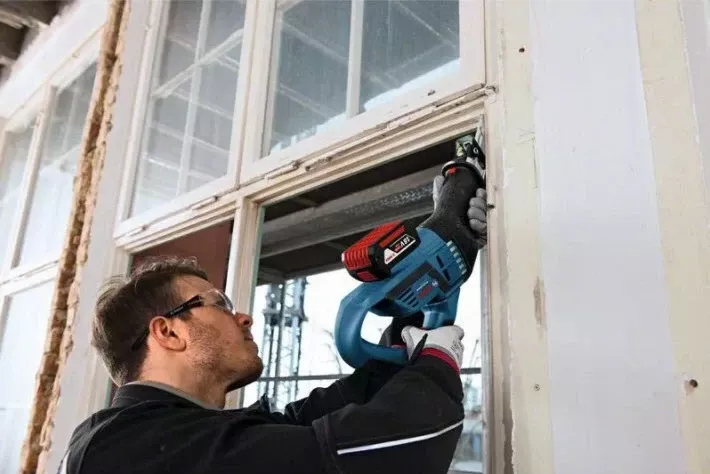 Sharrë reciproke Bosch GSA 18V-32, brushless, 18V, valixhe, zi/kaltër/kuqe