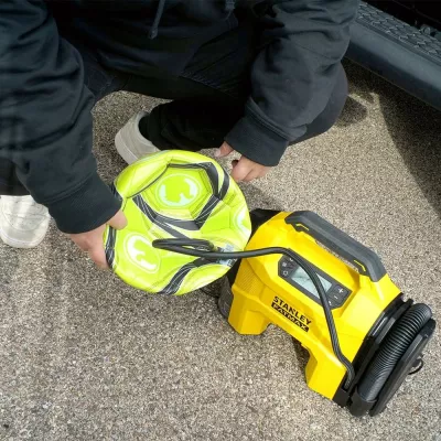 Kompresor/Inflator 3-n-1 Stanley SXVI02001-A, 12V/18V, 1-10 bar, bateri Li-ion 2Ah + karikues, e verdhë/zezë