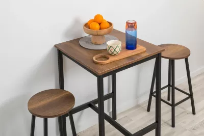 Karrige për bar Hanah Home, Mola - Barok e zezë