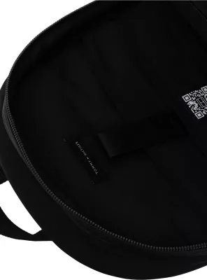 Çantë shpine për meshkuj Tommy Hilfiger TH Repreve AM0AM14443, e zezë