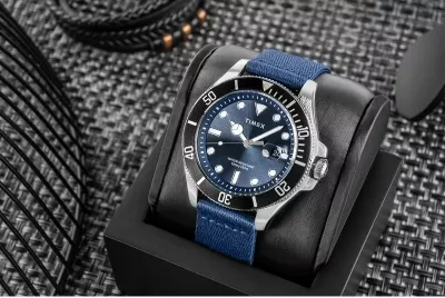 Orë dore për meshkuj Timex, e zezë