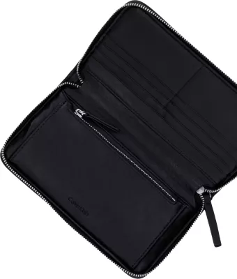 Portofol pasaporte për femra Calvin Klein LV04F1163G, i zi-bezhë