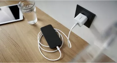 Karikues muri Intenso W20C 20W me USB-C, PD 3.0/PPS/QC 4.0, i bardhë