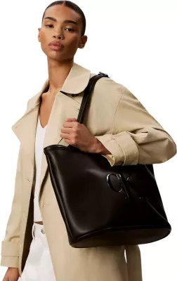 Çantë shopper për femra Calvin Klein BOLD CK LV04F3562G, e zezë