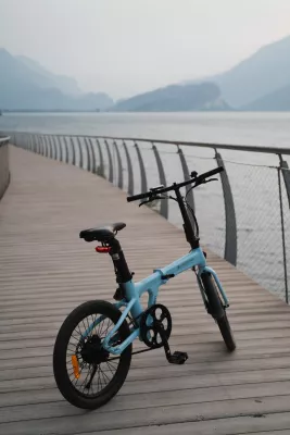 Bicikletë elektrike palosëse ADO Air 20S 20\", 250W, deri 100 km, blu pastel (v2026)