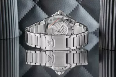 Orë dore meshkujsh Emporio Armani World Explorer AR11787, e zezë/argjendtë, set me kuti
