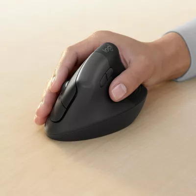 Maus ergonomik Logitech Lift për biznes, dizajn vertikal, optik, RF Wireless + Bluetooth, 4000 DPI, grafit