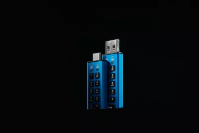 USB stick Kingston IronKey Keypad 200C 64GB, USB-C, blu