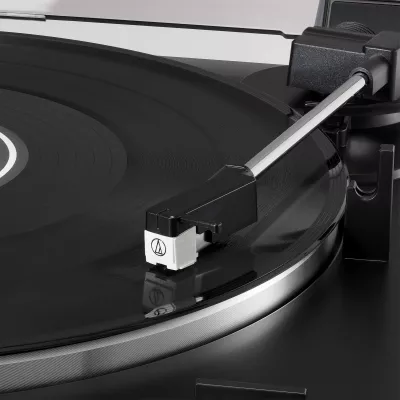 Gramafon audio-technica AT-LP60XBK, automatike, phono preamp, e zezë