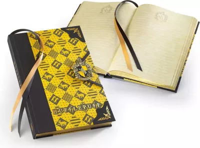 Fletore NOBLE COLLECTION Harry Potter Hufflepuff, me kapëse metalike, e zezë/verdhe