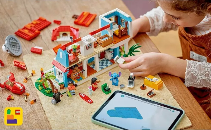 Set ndërtimi LEGO Lilo dhe Stitch Beach House, 834 copë, plastikë, shumëngjyrësh