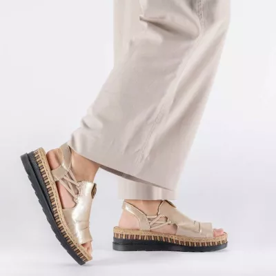 Sandale wedge për femra Rieker V7972-60, të arta