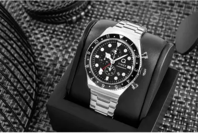 Orë dore për meshkuj Timex, e zezë