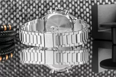 Orë dore për meshkuj Timex, e zezë
