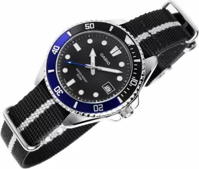 Orë dore për meshkuj Casio, e zezë